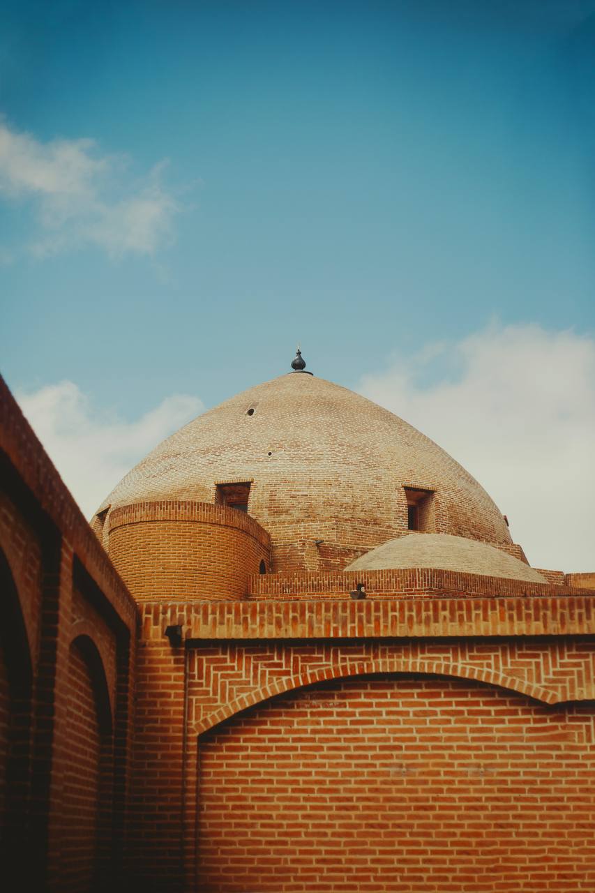 تصویر باکیفیت از گنبد آجری در  اردبیل